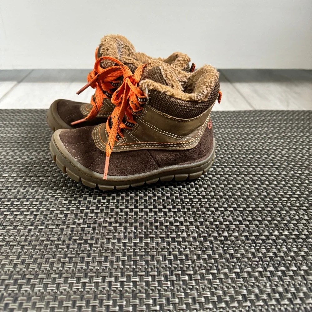 🔵 3 for $9 OshKosh B'gosh Boys Sz 7 Boots